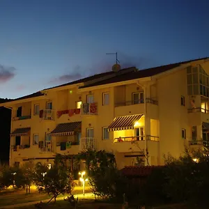 4* Hotel Zlatni Lav
