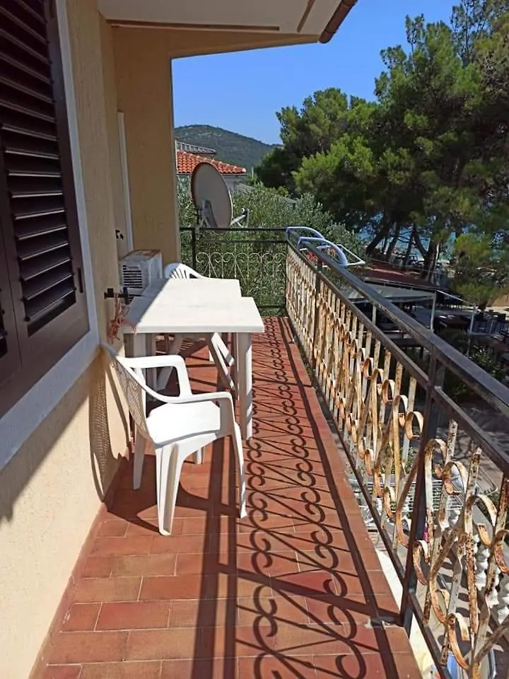 Seaside Dunka Apartment Martinscica  Croatia
